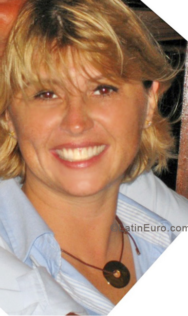 Date this lovely Brazil girl Gesilaine from Curitiba BR5785