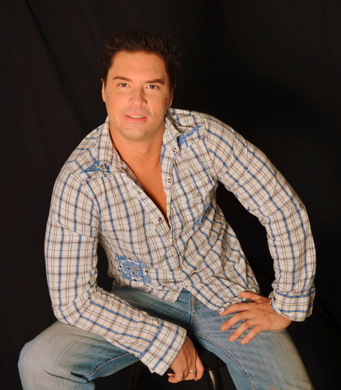 Date this young United States man Ken from Clifton US10689