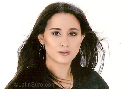 Date this beautiful Brazil girl Thais from Curitiba BR5825