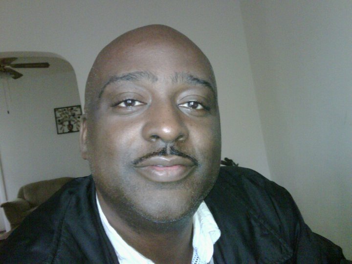 Date this hard body United States man Darren from Attleboro US10874