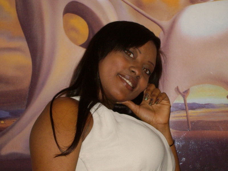 Date this nice looking Honduras girl Pamela naomi from Barcelona HN369