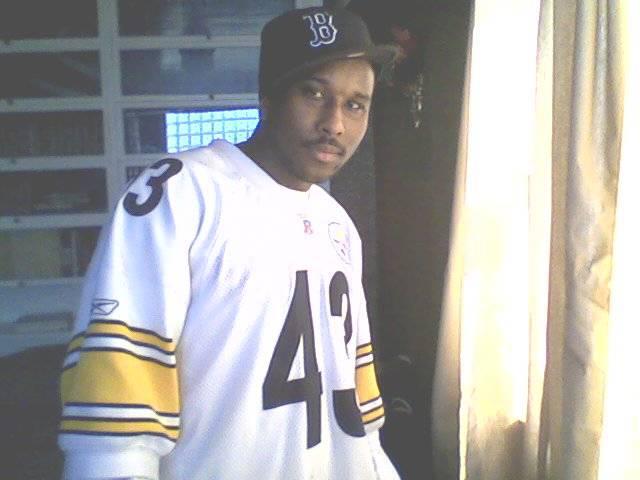 Date this nice looking Brazil man Shawn412 from Pittsburgh BR5975