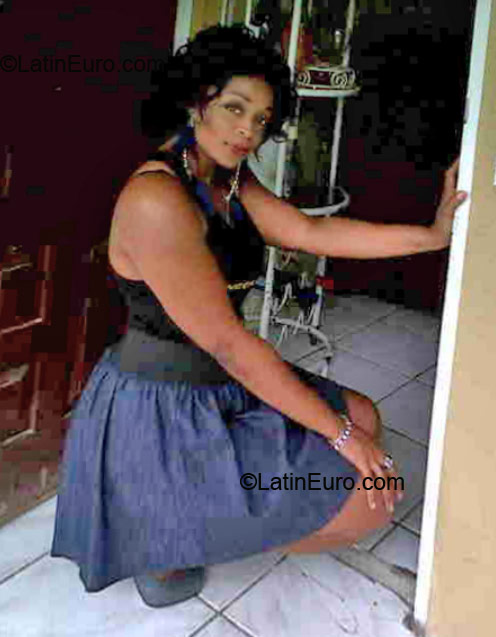 Date this attractive Jamaica girl Sherryleecr from spanish town JM331
