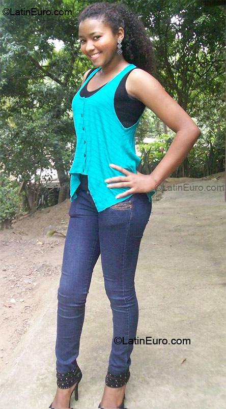 Date this charming Honduras girl Yessi from La Ceiba HN402
