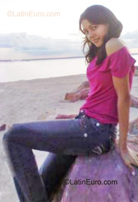 Date this charming Brazil girl Kamyla from Manaus BR6638