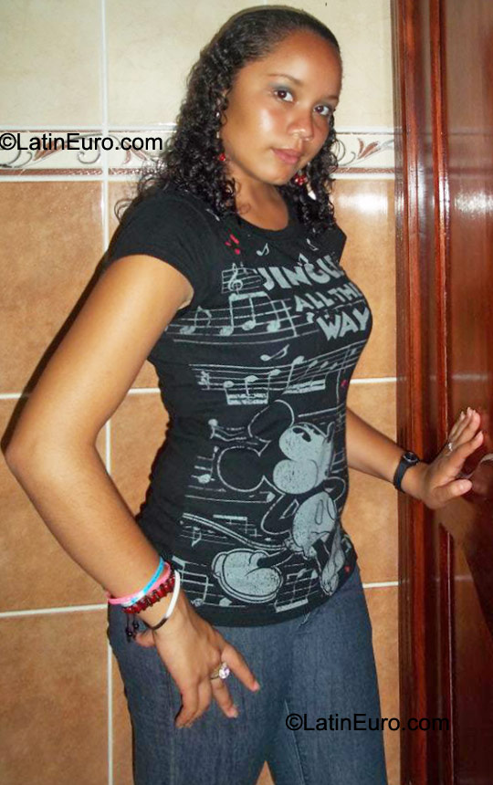 Date this sensual Honduras girl Delma from Tegucigalpa HN484