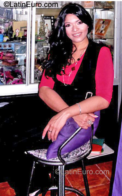 Date this attractive Mexico girl Laura from Ensenada MX517