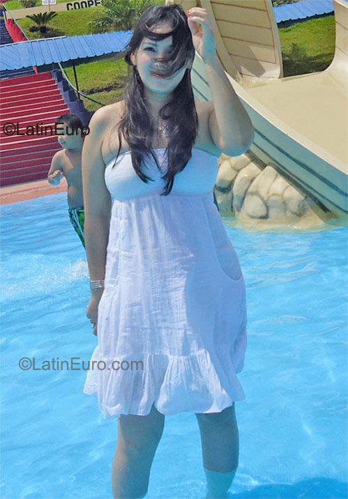 Date this voluptuous Honduras girl Junni from Tegucigalpa HN506