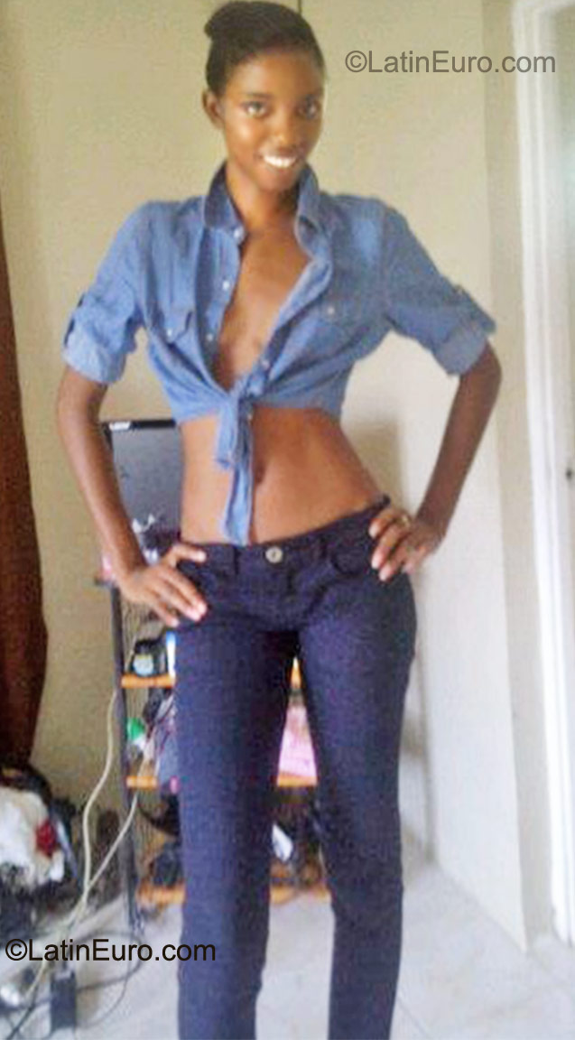 Date this sensual Jamaica girl Shinel from Negril JM393