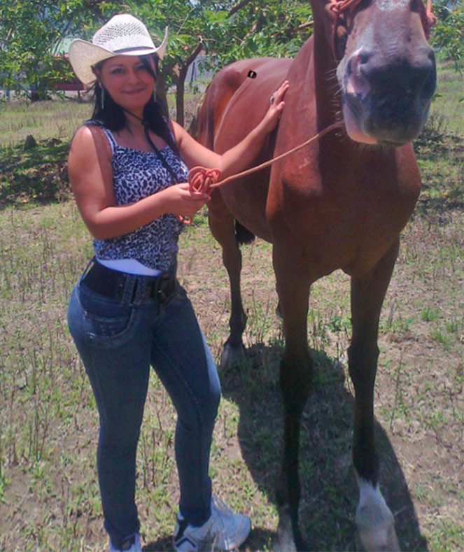 Date this happy Costa Rica girl Gabyten from San Jose CR159