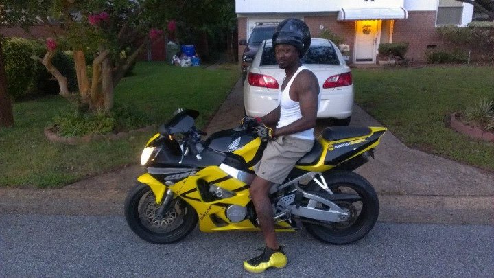 Date this foxy United States man Ali from Raleigh US12027