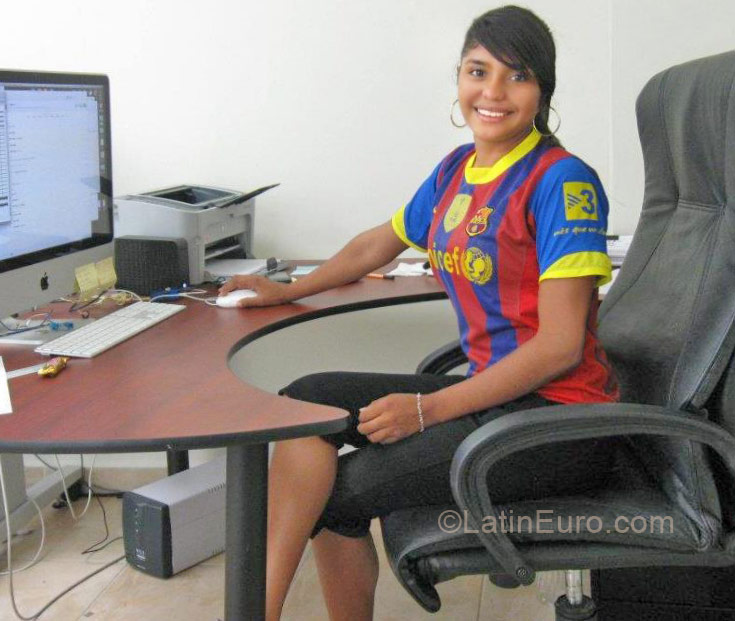 Date this happy Honduras girl Angie from San Pedro Sula HN526