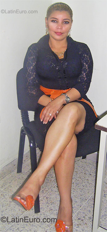 Date this nice looking Honduras girl Cris from Tegucigalpa HN561