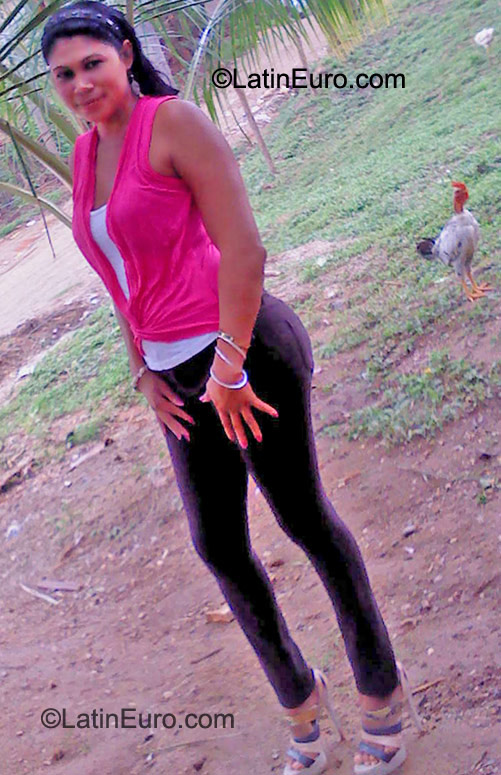 Date this hot Honduras girl Julissa Dunia from Trujillo HN569