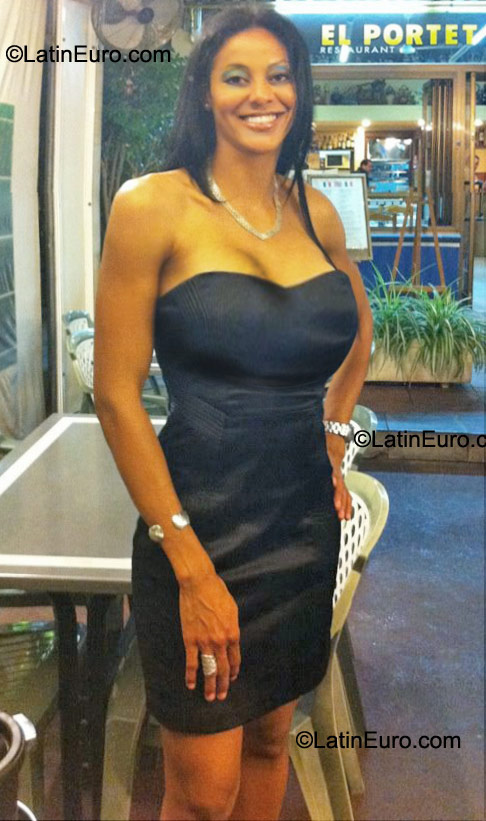 Date this tall Spain girl Yngrid from Barcelona ES222