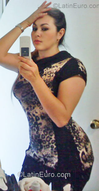 Date this hard body Mexico girl Enriqueta from Guadalajara MX737