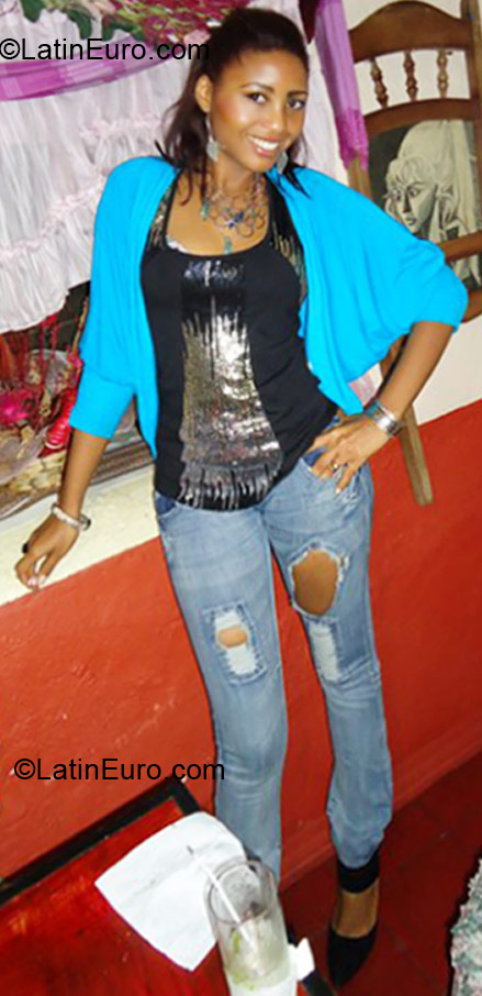 Date this voluptuous Costa Rica girl Manyara from San Jose CR239