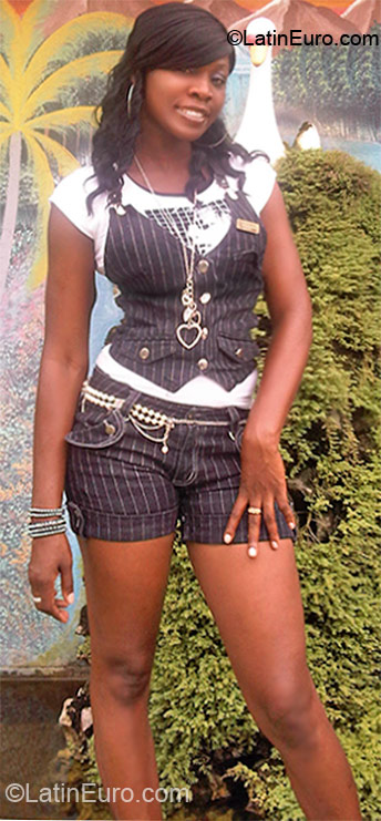 Date this charming Jamaica girl Deli from Montego Bay JM490