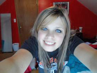 Date this lovely United States girl Emily20 from Carleton US12692