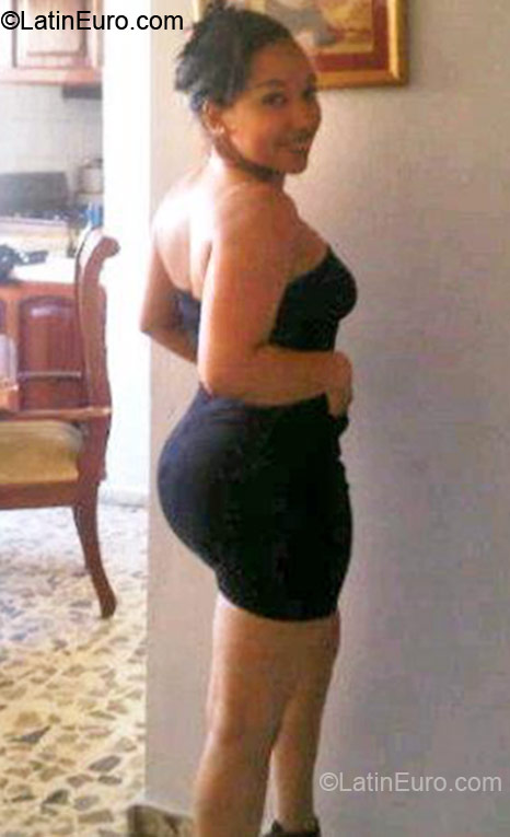 Date this sultry Dominican Republic girl Julia from San Francisco De Macoris DO11007