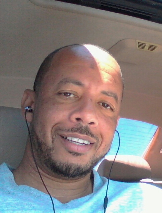 Date this stunning United States man Robin from Los Angeles US12943