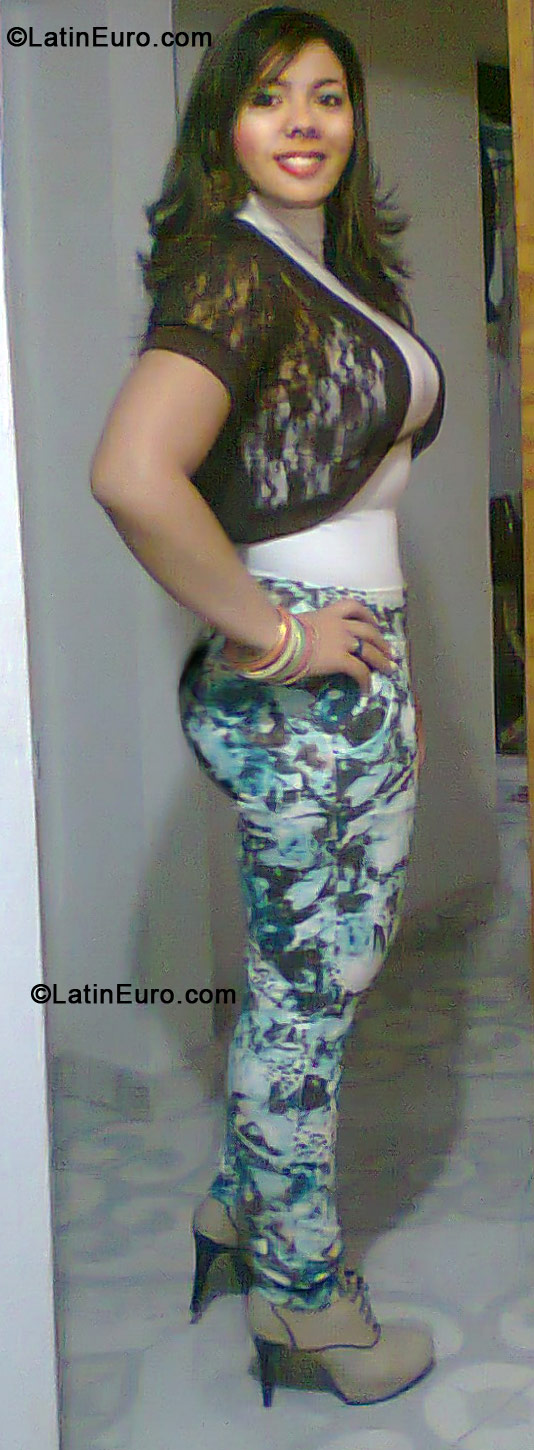 Date this lovely Colombia girl Yarledis from Medellin CO17993