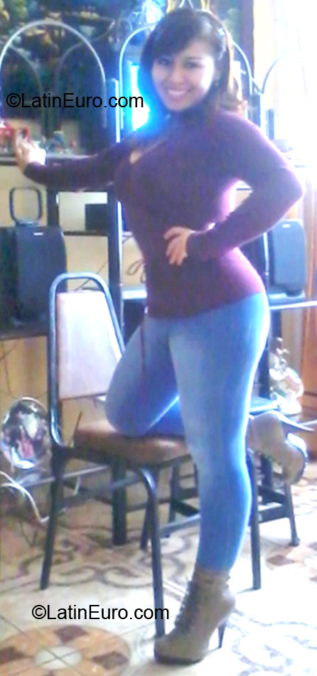 Date this lovely Canada girl Julissa from Lima CA512