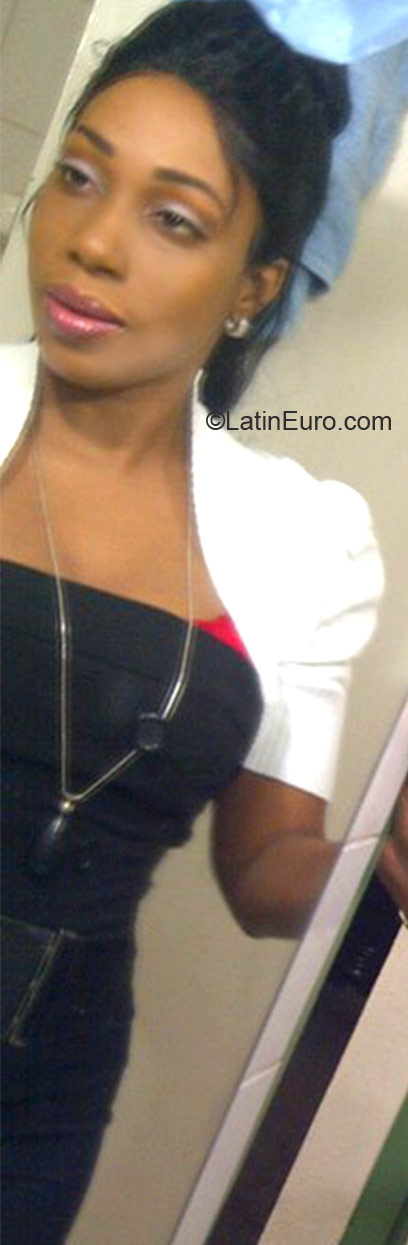 Date this attractive Jamaica girl Core from Kingston JM562