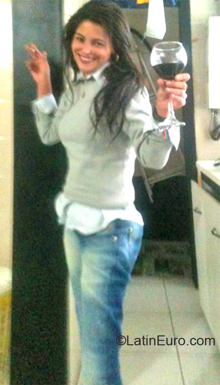 Date this stunning Brazil girl Regineia from Curitiba BR6948