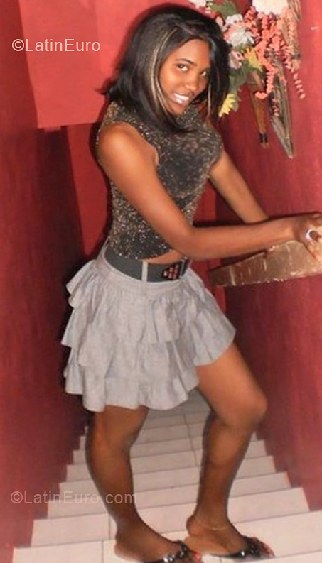 Date this nice looking Jamaica girl Charming from Kingston JM771