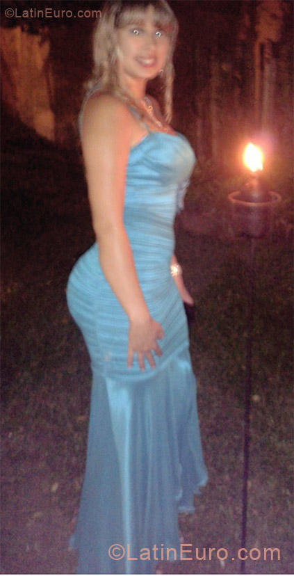 Date this nice looking Colombia girl Paola from Cali CO18476