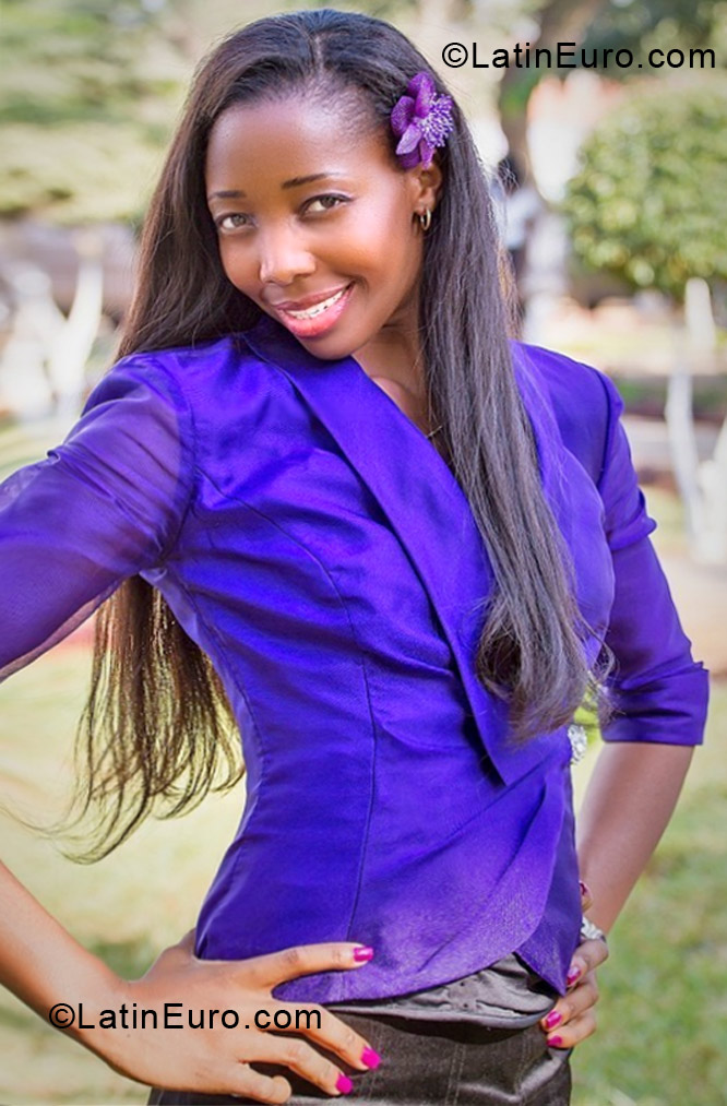 Date this good-looking Angola girl Carla from Luanda AO72