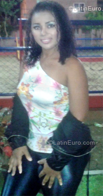 Date this lovely Brazil girl Graziane from villa Velha BR7201