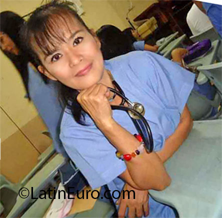 Date this foxy Philippines girl Librada from Manila PH536