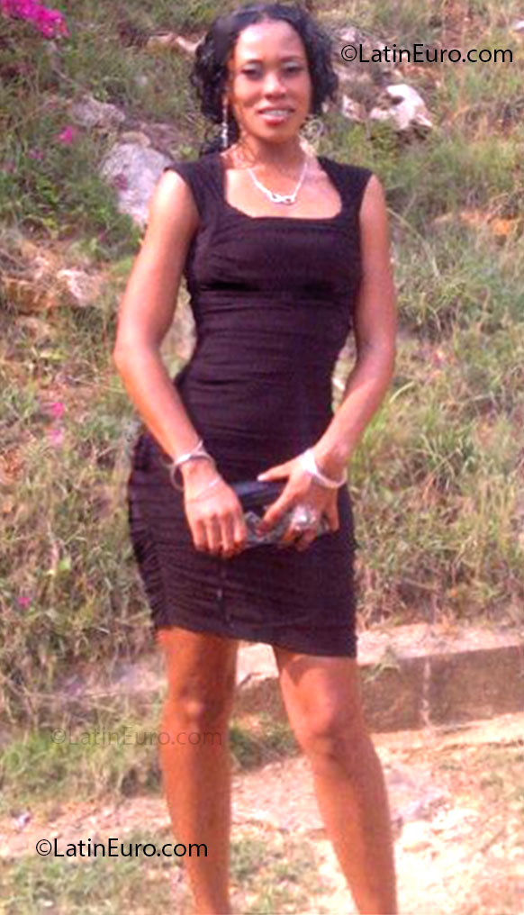Date this foxy Jamaica girl Deniese from May Pen JM949
