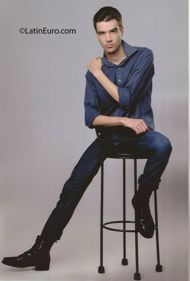 Date this sultry Brazil man Guilherme from Santa Maria BR7446