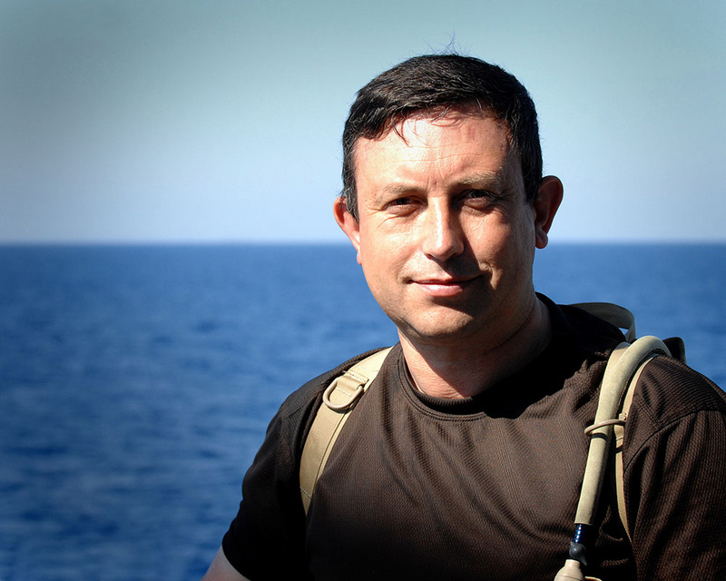 Date this voluptuous United States man Craig from Long Beach US14102