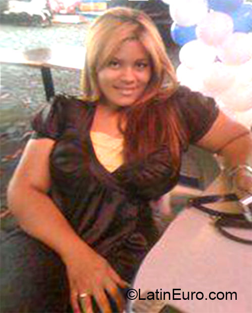 Date this voluptuous United States girl Bienven LIz from Miami US14121