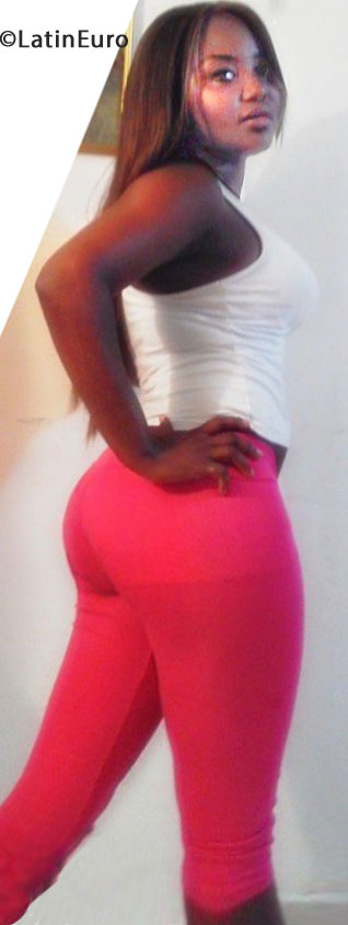 Date this foxy Colombia girl Yessica from Cali CO17875