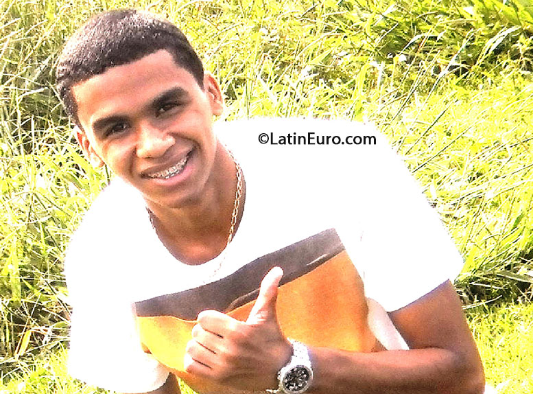 Date this hot Brazil man Pedro from Belo Horizonte BR7847