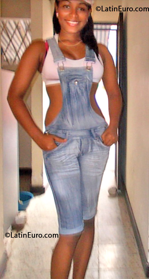 Date this foxy Colombia girl Melba from Cali CO17353