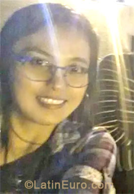 Date this funny Philippines girl Ged from Manila PH589