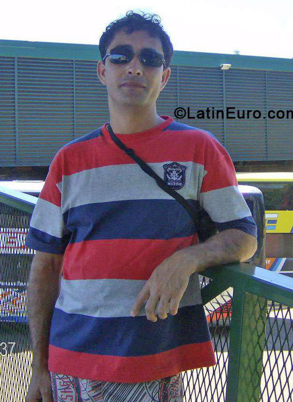 Date this good-looking Brazil man Adao from Medianeira BR8176