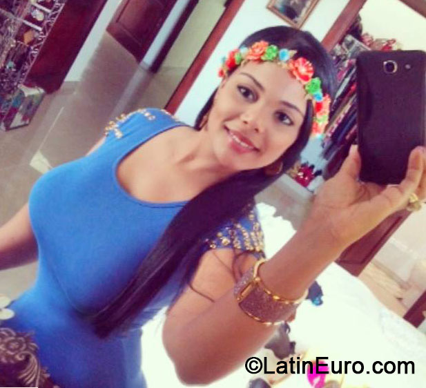 Date this delightful Dominican Republic girl Flori from Santo Domingo DO17801