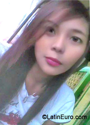 Date this charming Philippines girl Aki from Manila PH594