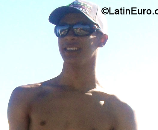 Date this young Brazil man Jonathan from Rio De Janeiro BR8336