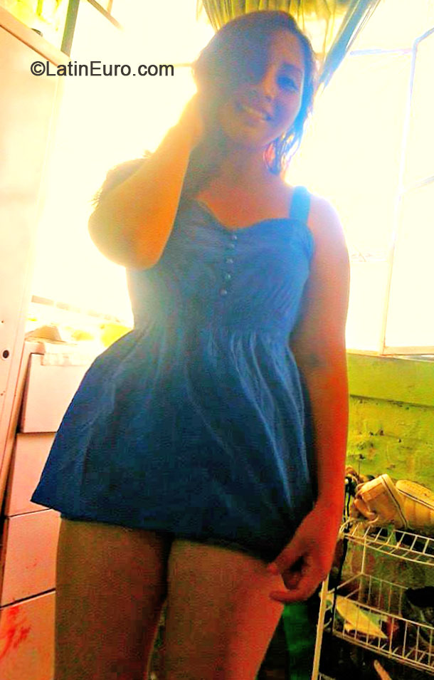 Date this gorgeous Peru girl Steff from Lima PE875