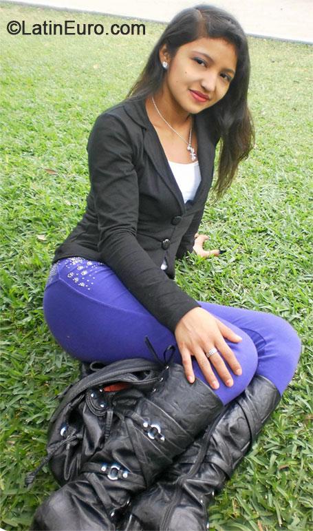 Date this good-looking Peru girl Rudi from Lima PE880