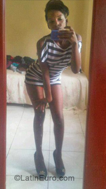 Date this nice looking Jamaica girl Lakaysha from Kingston JM1655