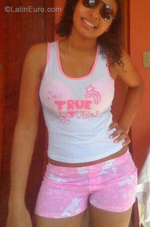Date this georgeous Dominican Republic girl Yadi from Santiago DO55226